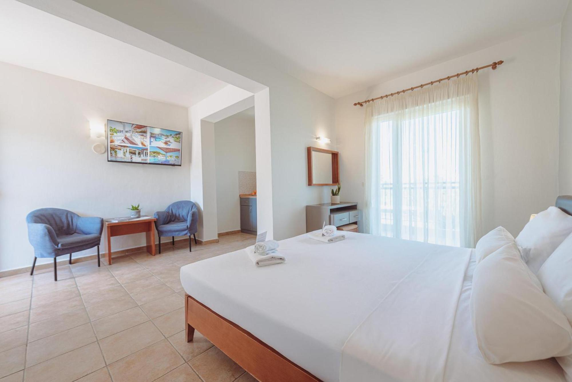 Ampelia Hotel Kassandra Ханиоти Екстериор снимка